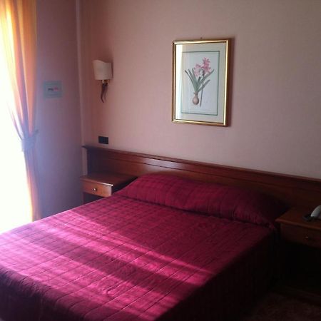 Hotel Impero Brescia Zimmer foto