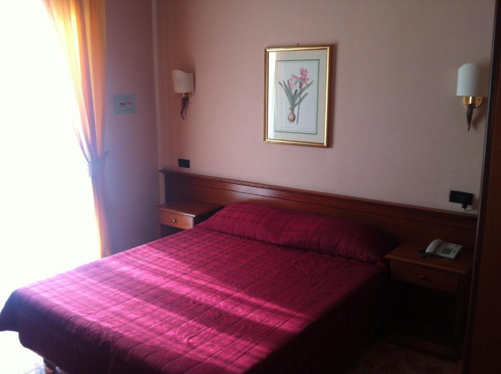 Hotel Impero Brescia Zimmer foto