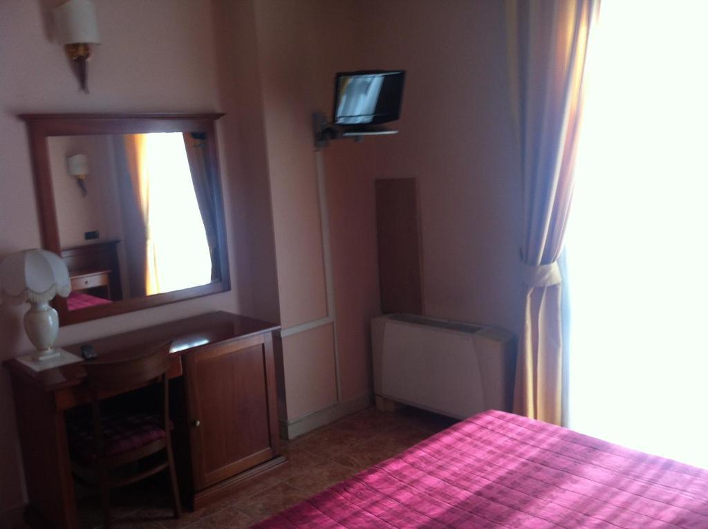 Hotel Impero Brescia Zimmer foto