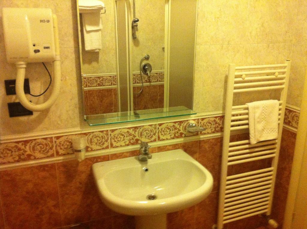 Hotel Impero Brescia Zimmer foto