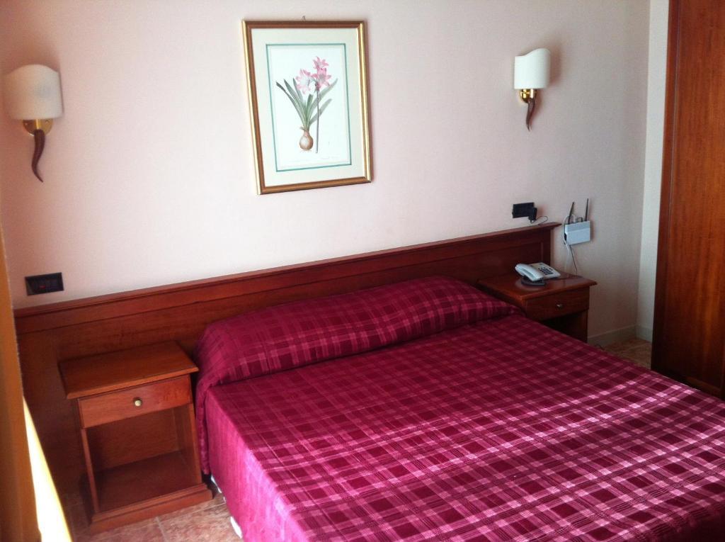 Hotel Impero Brescia Zimmer foto