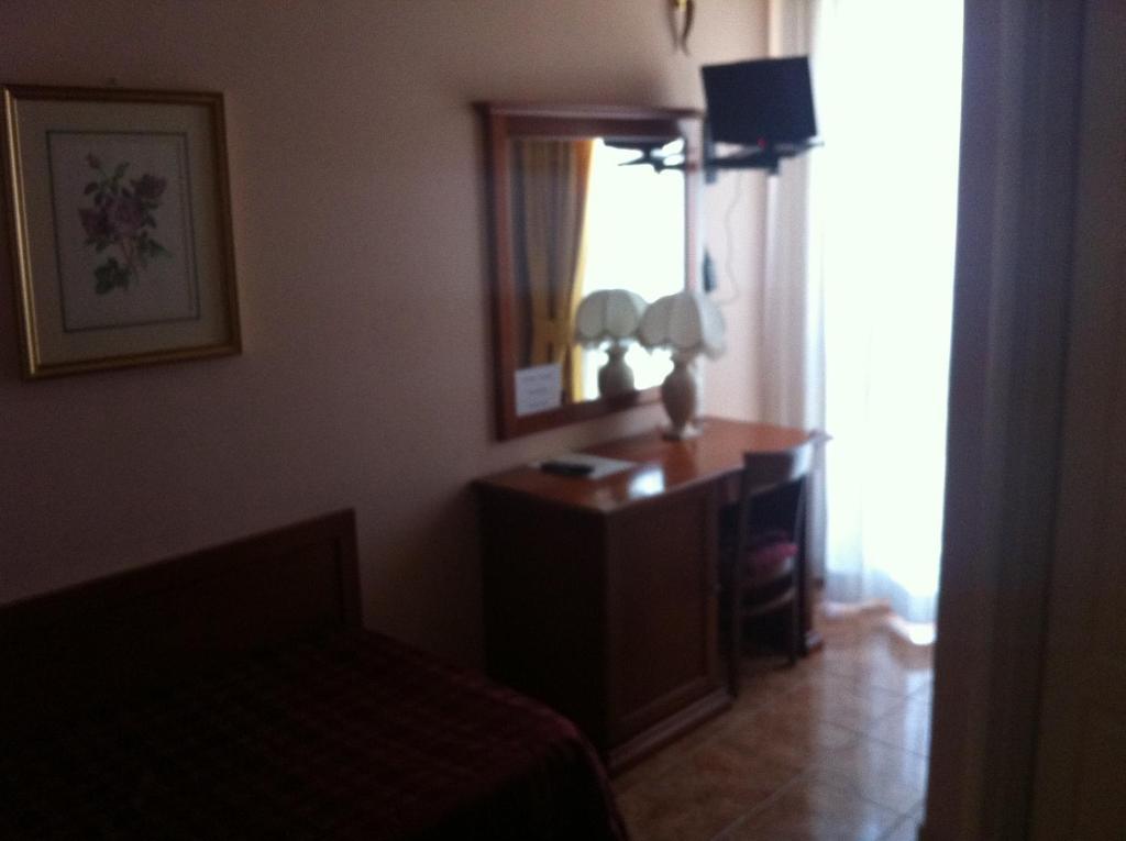 Hotel Impero Brescia Zimmer foto