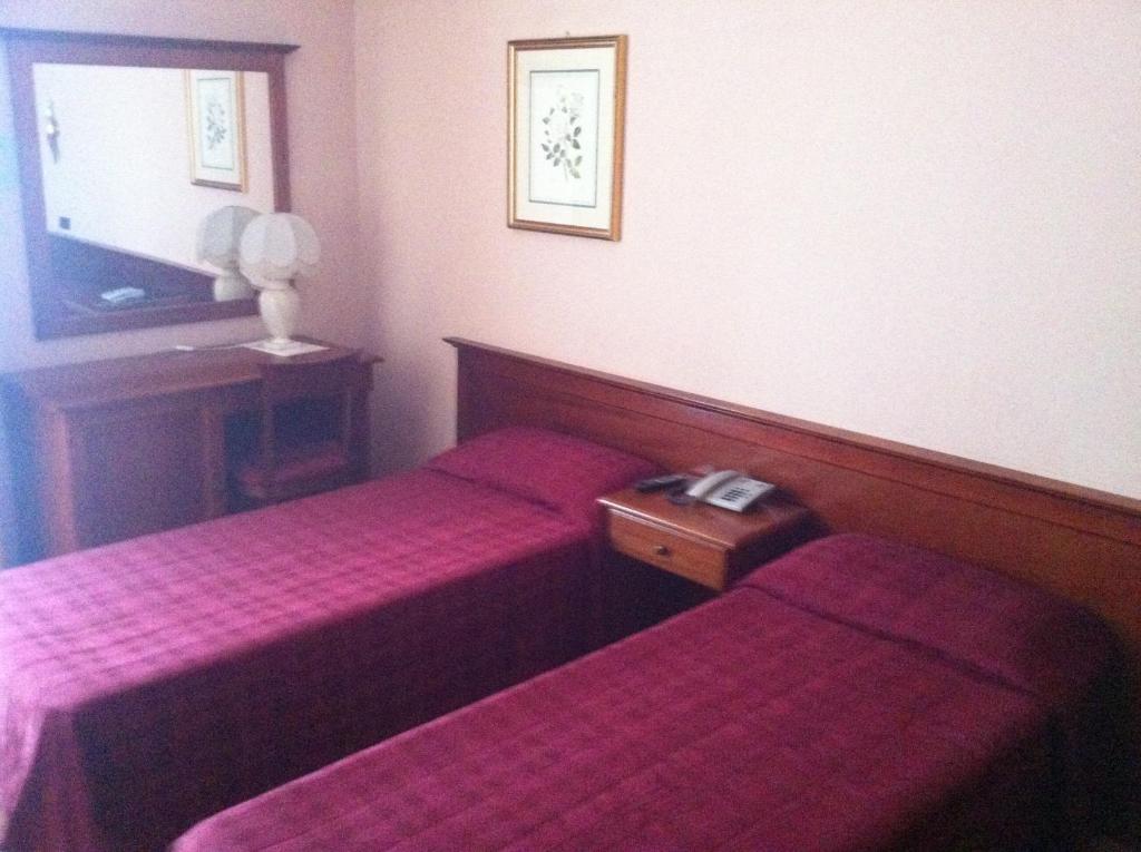 Hotel Impero Brescia Zimmer foto