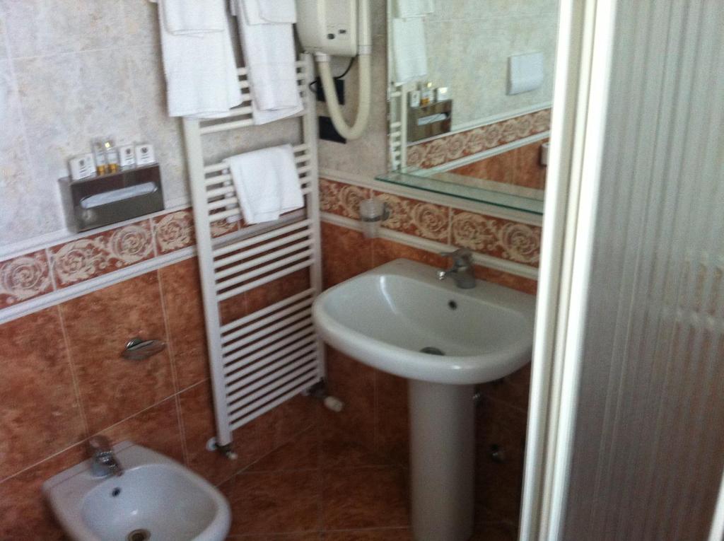Hotel Impero Brescia Zimmer foto